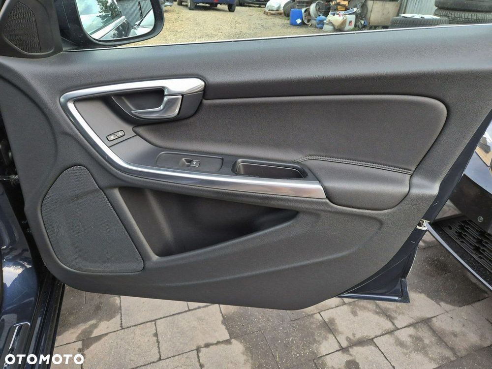 Volvo V60 D3 Geartronic Momentum - 27