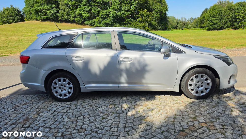Toyota Avensis 1.6 Comfort - 4