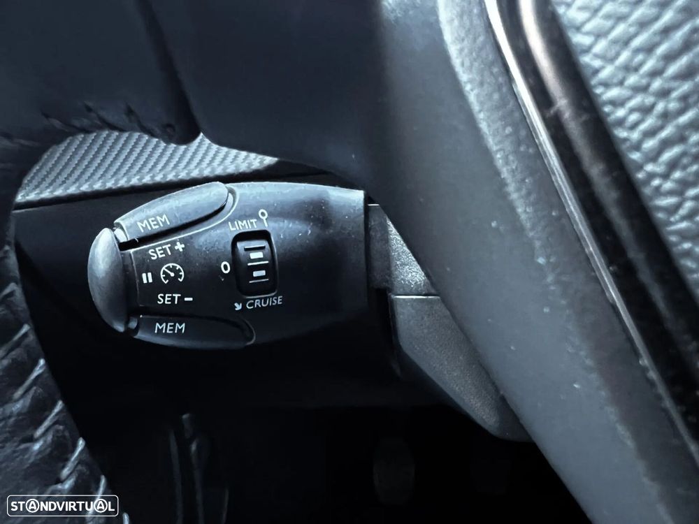 Peugeot 2008 1.2 PureTech Allure - 13