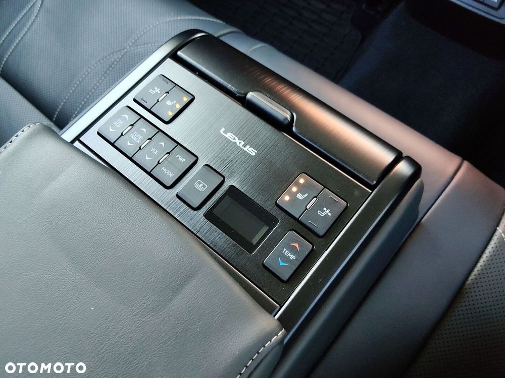 Lexus ES 300h Omotenashi - 17