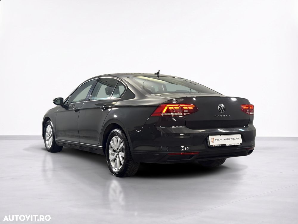 Volkswagen Passat - 4