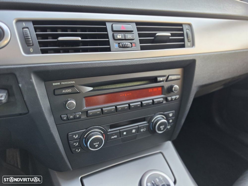 BMW 320 d EfficientDynamics Line Luxury - 16