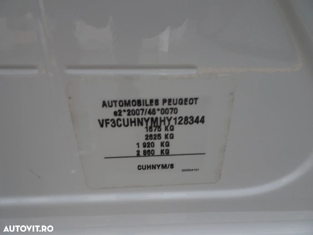 Peugeot 2008 1.2 L PureTech STT GT Line - 25