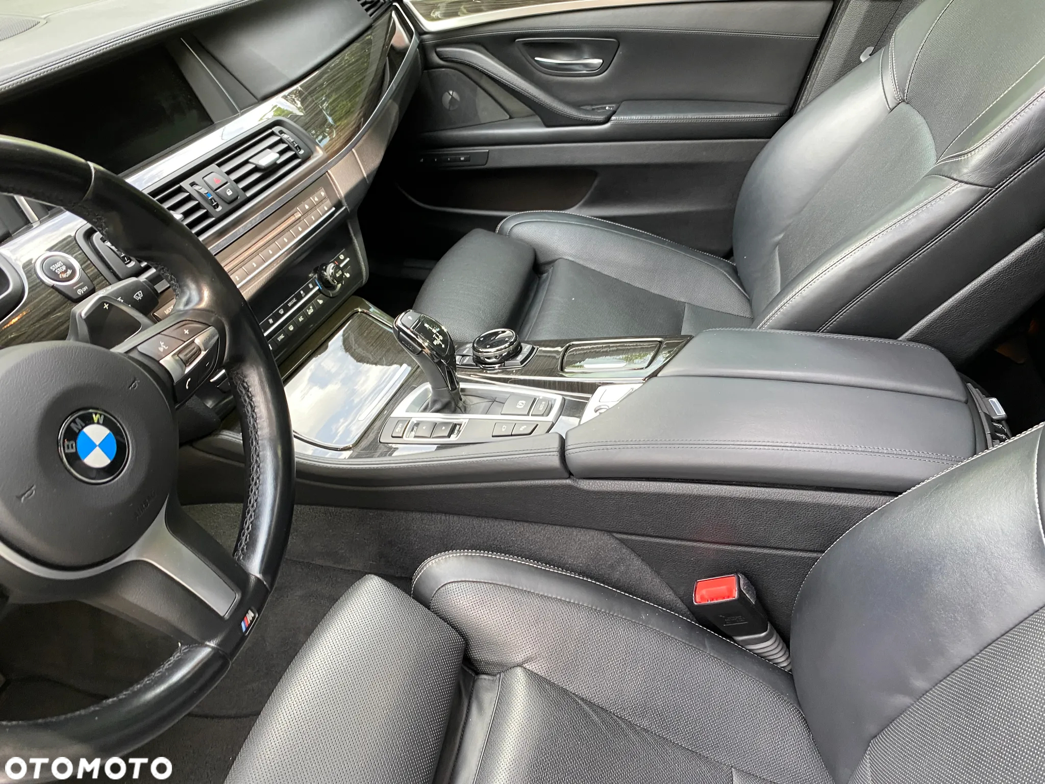 BMW Seria 5 550i - 13