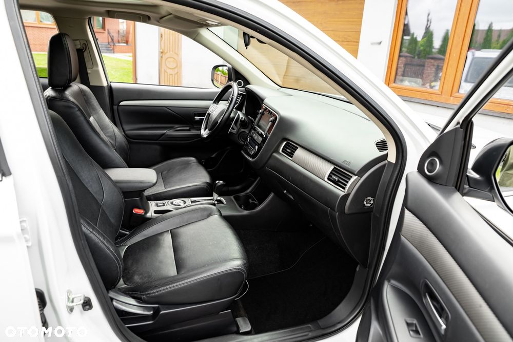 Mitsubishi Outlander 2.2 DI-D 4WD Automatik Invite - 24
