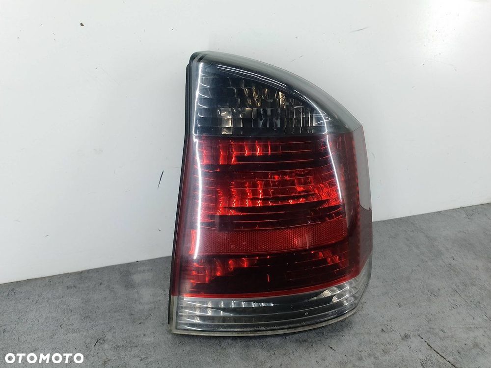 LAMPA TYLNA PRAWA OPEL VECTRA C 13130646 - 1