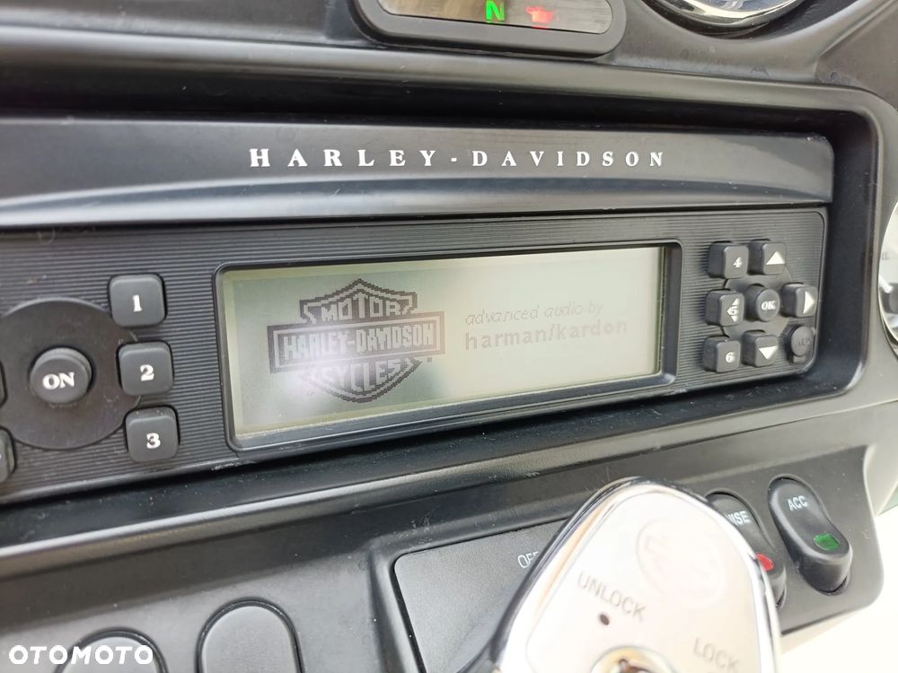 Harley-Davidson Touring Street Glide - 36