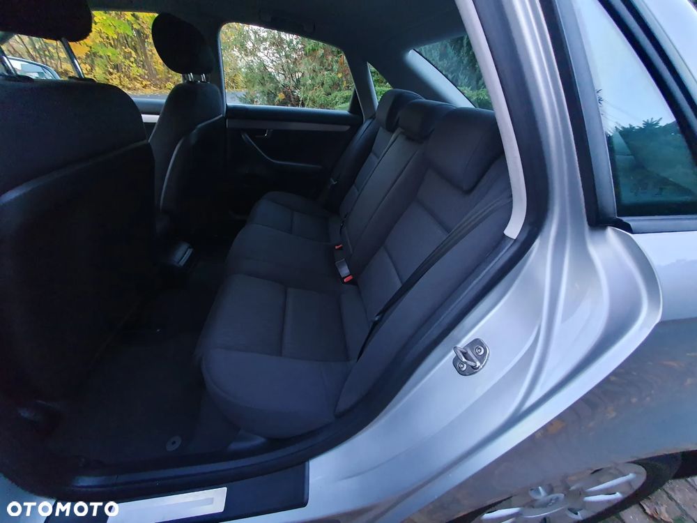 Audi A4 Limousine - 11