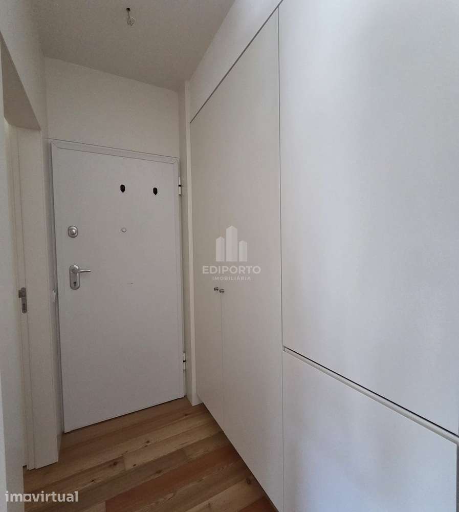 Fantástico T1 Mobilado na Boavista – Prédio Semi-Novo com Elevador - Grande imagem: 4/14