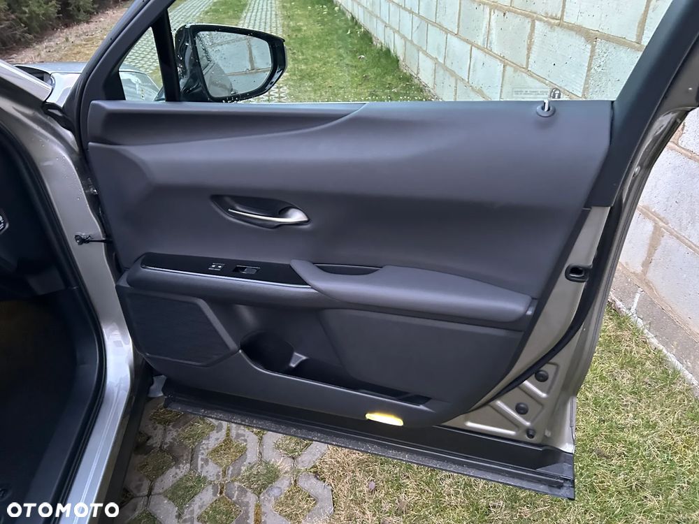 Lexus UX - 26