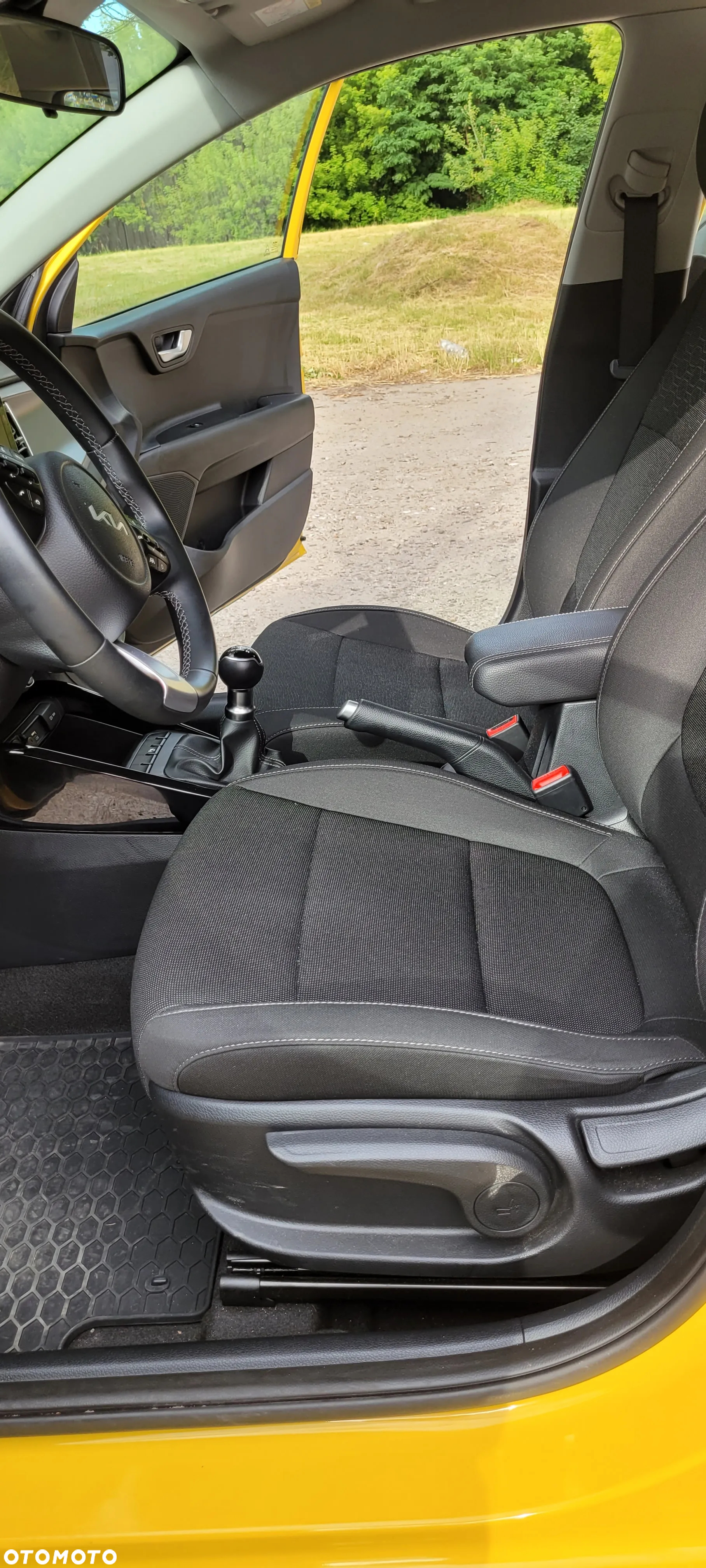 Kia Rio 1.2 L - 8