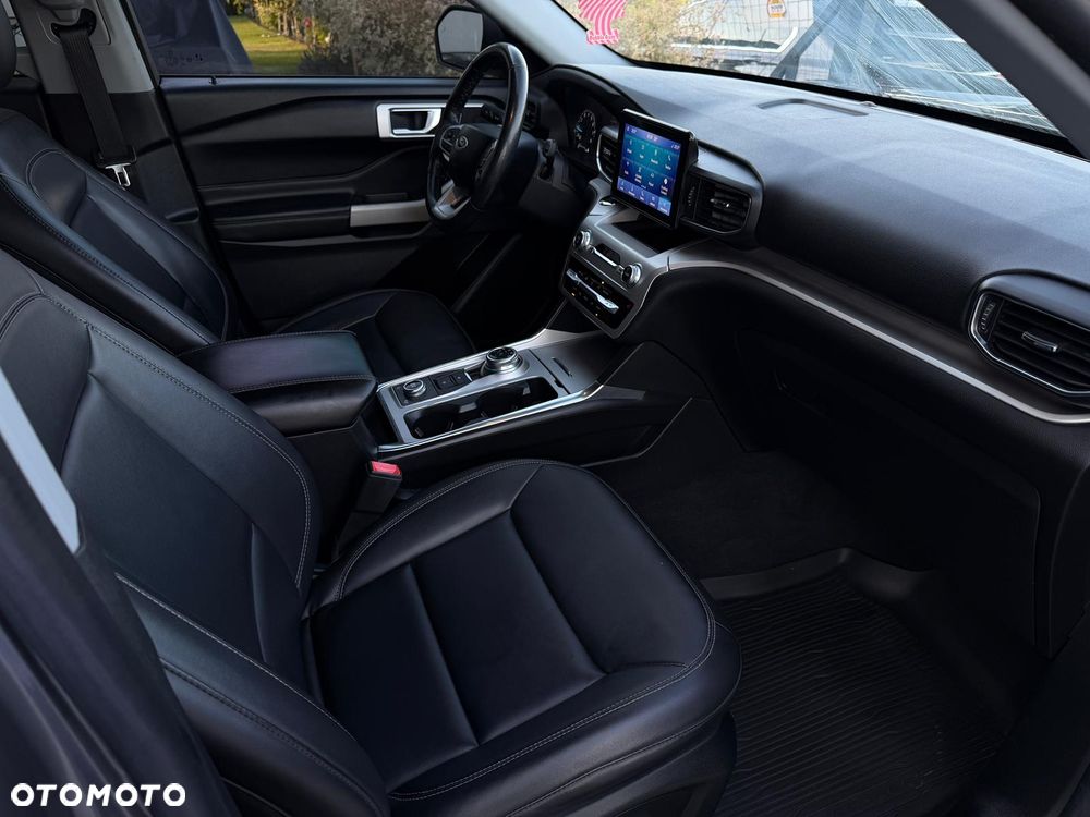 Ford Explorer - 27