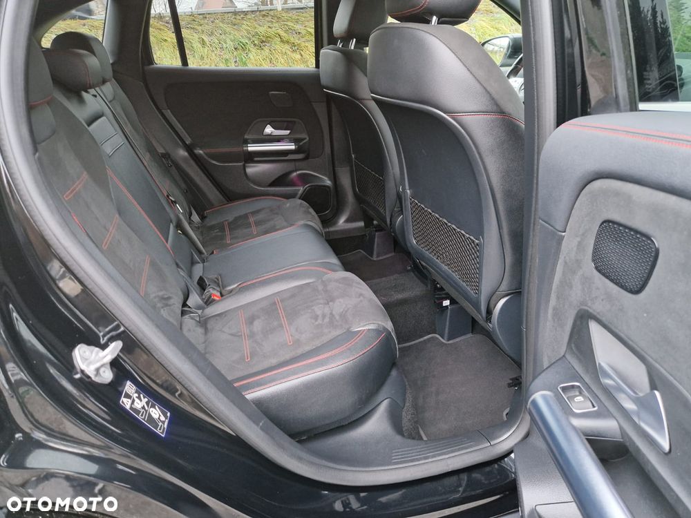 Mercedes-Benz GLA - 16