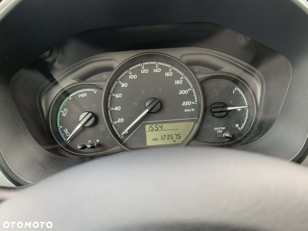 Toyota Yaris Hybrid 100 Active - 11