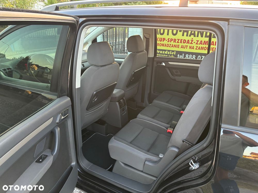 Volkswagen Touran - 8