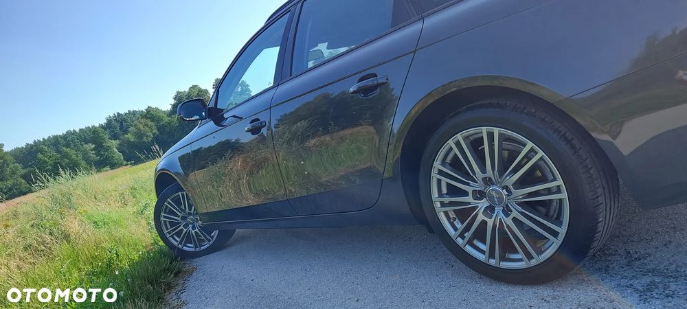 Audi A4 Avant 2.0 TDI DPF quattro S tronic Attraction - 5