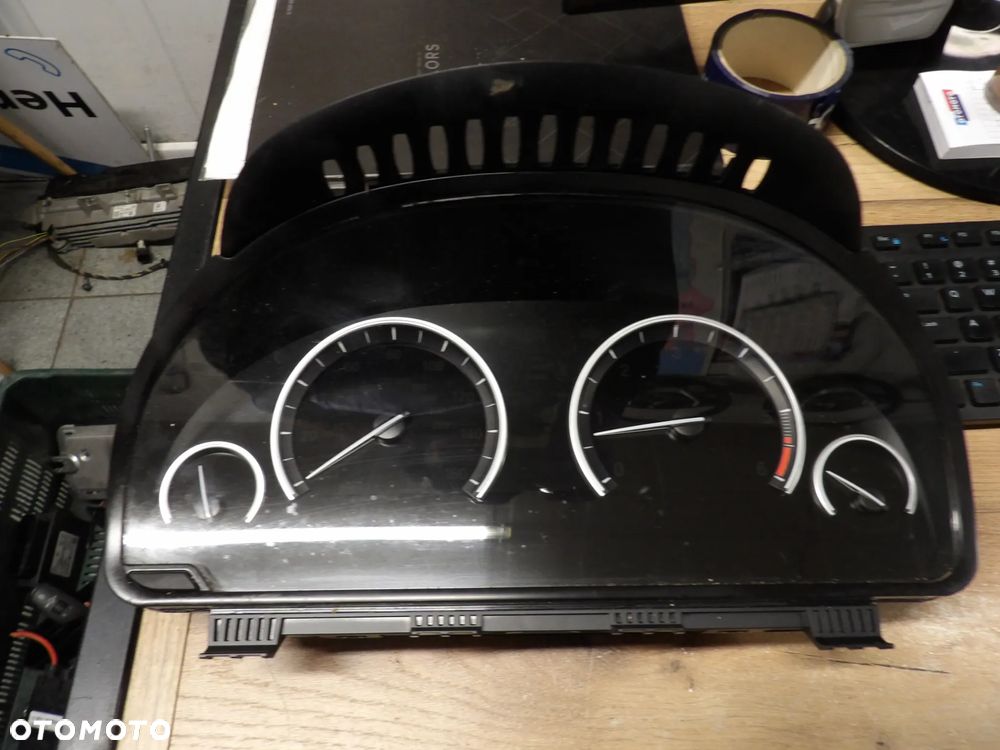 BMW - F10 - LICZNIK , ZEGAR - LED - UK - 9387584 - 1