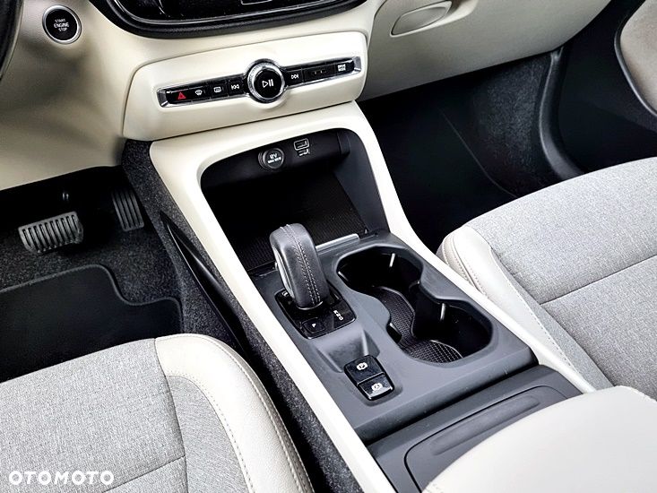 Volvo XC 40 D3 SCR Momentum Core - 28