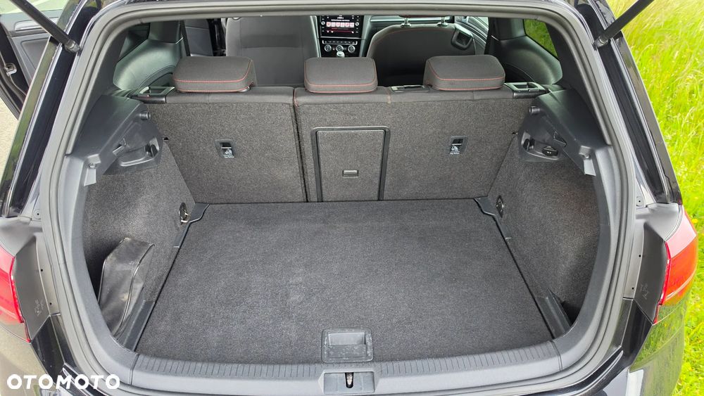 Volkswagen Golf - 10