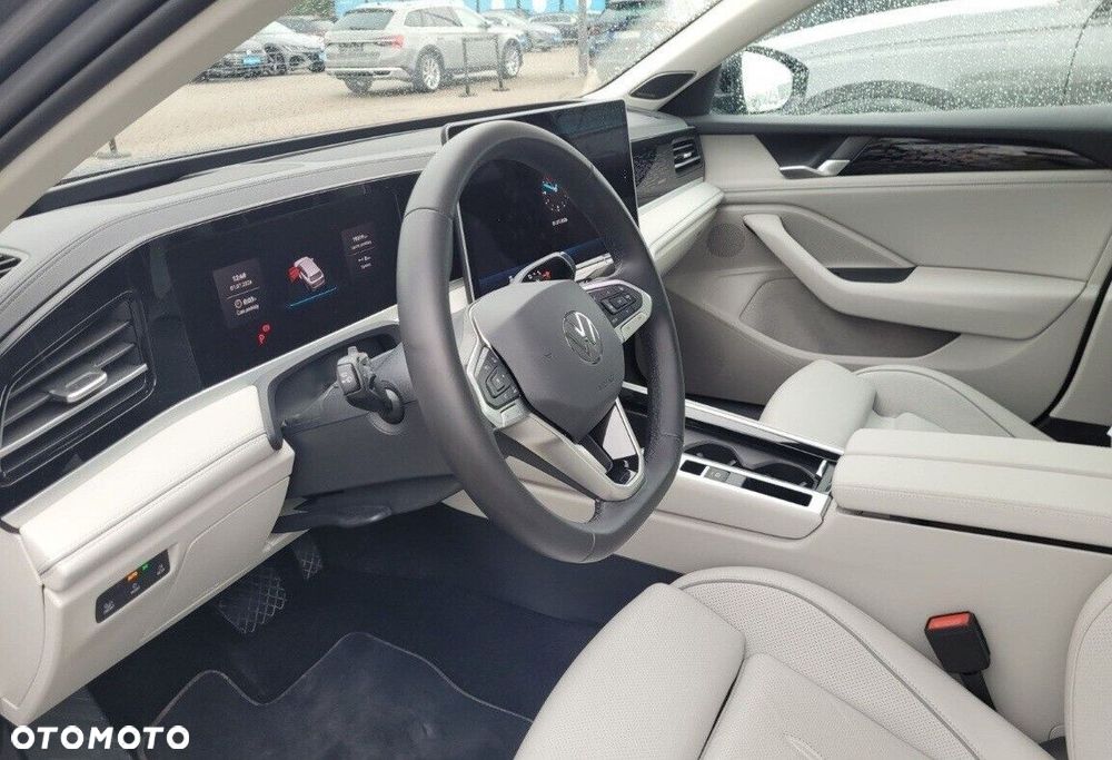 Volkswagen Passat - 11