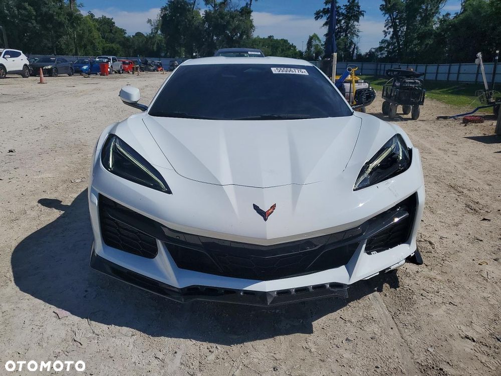 Chevrolet Corvette - 5