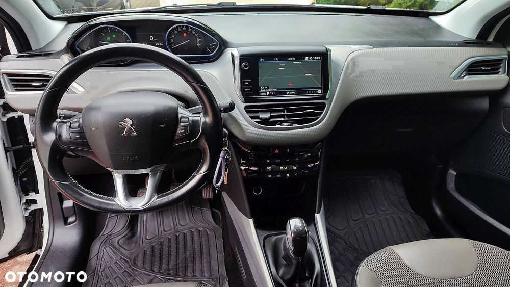 Peugeot 2008 1.2 Pure Tech Style S&S - 15