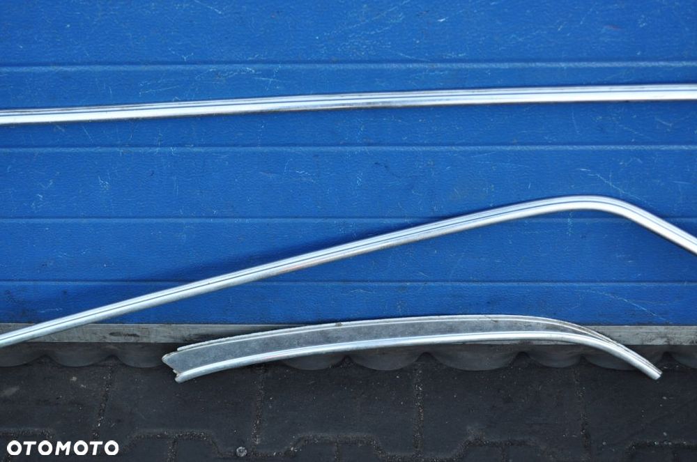 MERCEDES W123 LISTWA DACHU DACHOWA KOMPLET - 10