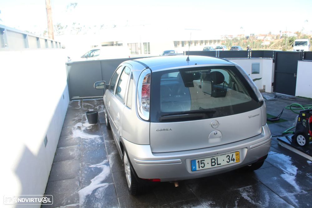Opel Corsa 1.2 Twinport Enjoy - 4