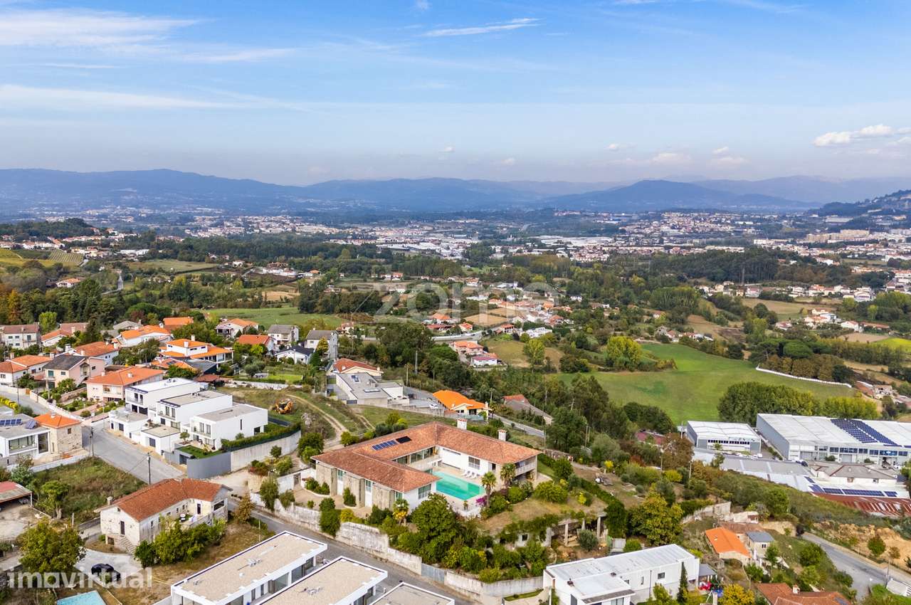 Moradia Imponente com 6 Suítes e Vistas Panorâmicas – Gondizalves, ... - Grande imagem: 2/60