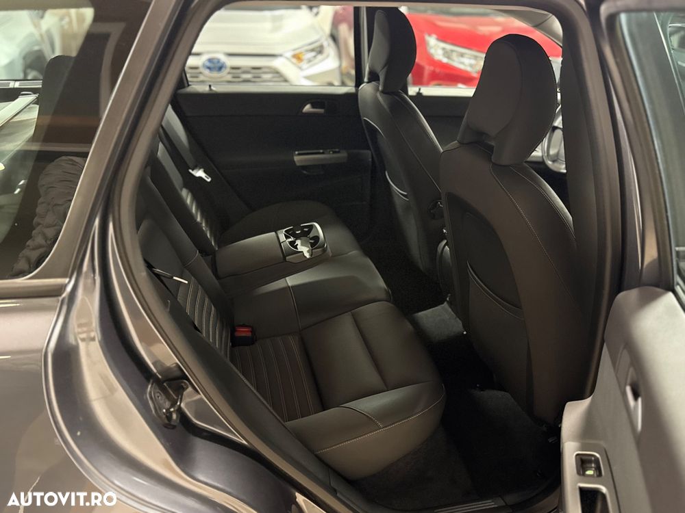 Volvo V50 2.0 D Momentum - 25