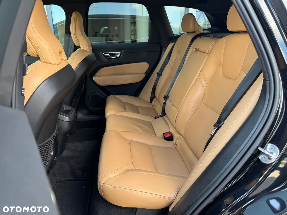 Volvo XC 60 B5 B AWD Inscription - 12