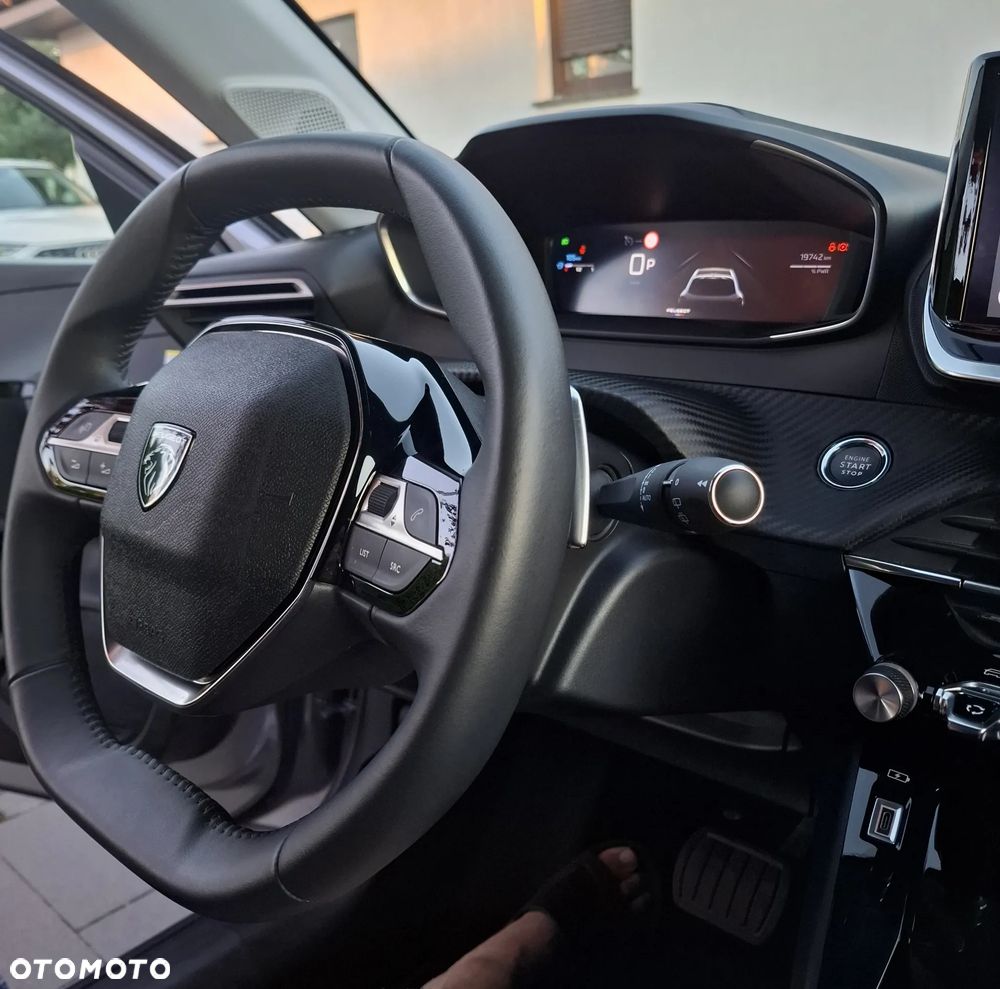 Peugeot 208 - 5
