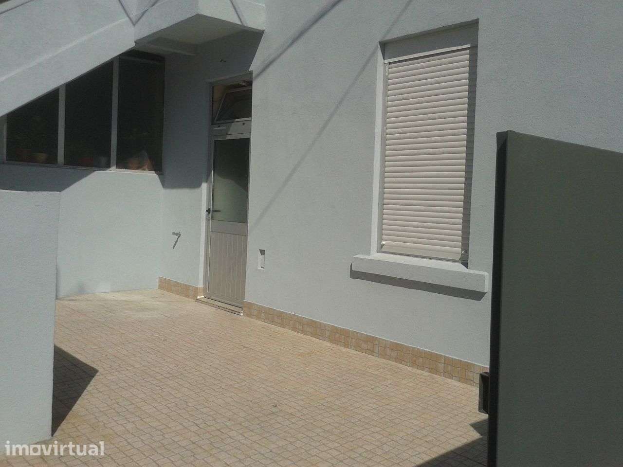 Moradia T2 geminada com terraço e garagem - Grande imagem: 2/11