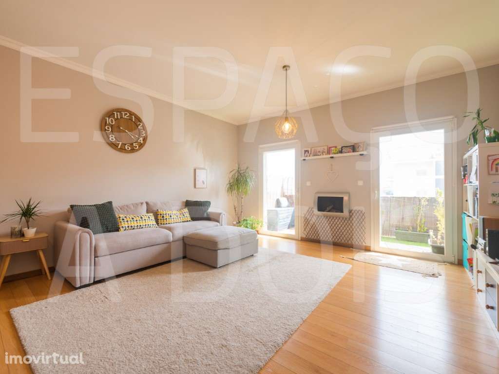 LOCALIZAÇÃO SOSSEGADA ! Bom Estado de Conservação! Parqueamento P/ ... - Grande imagem: 2/56