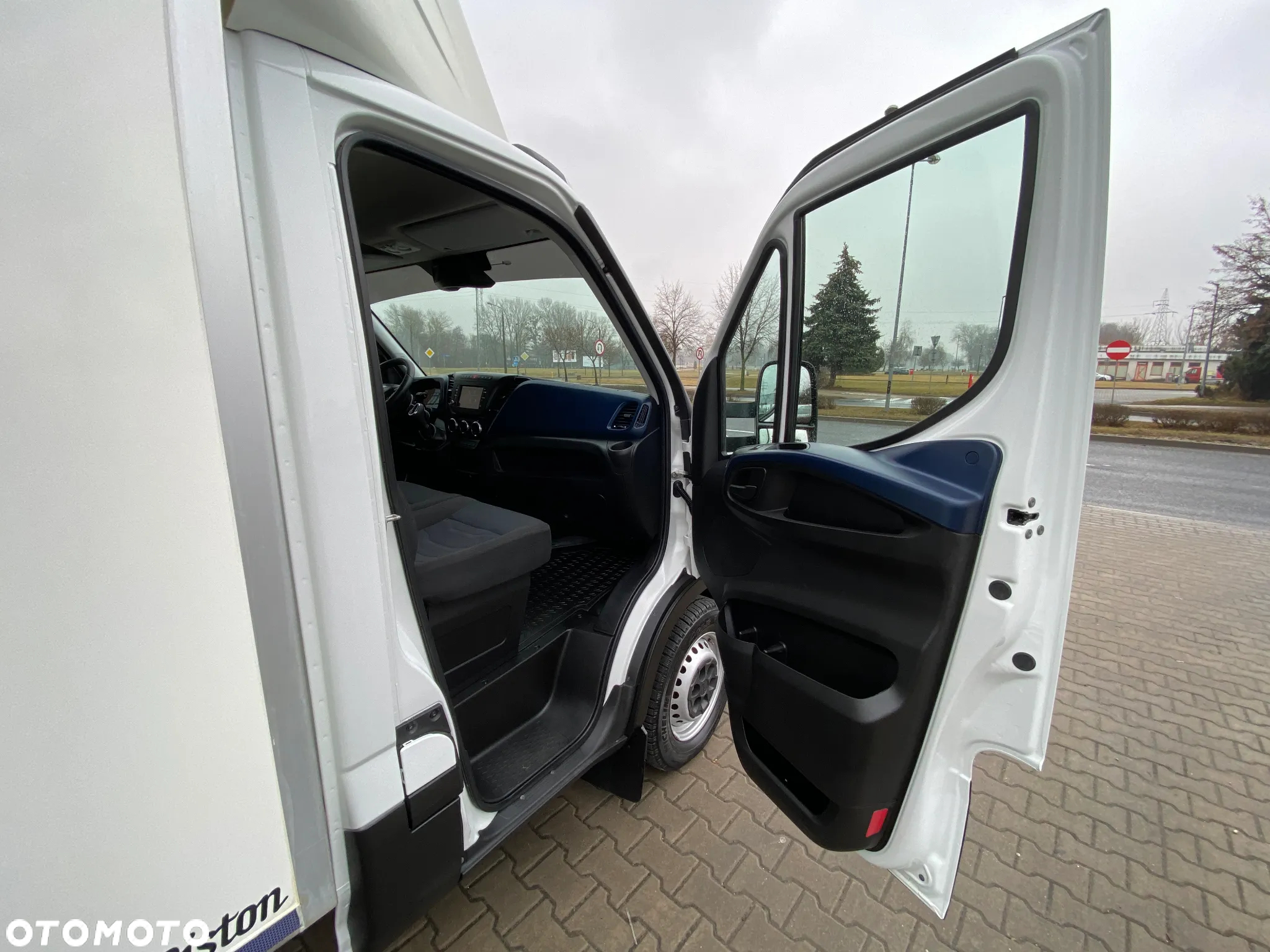 Iveco DAILY 35S16 HI-MATIC KONTENER 8 EUROPALET WINDA ZEPRO - 32