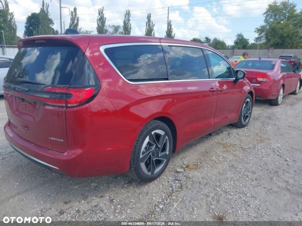 Chrysler Pacifica - 2