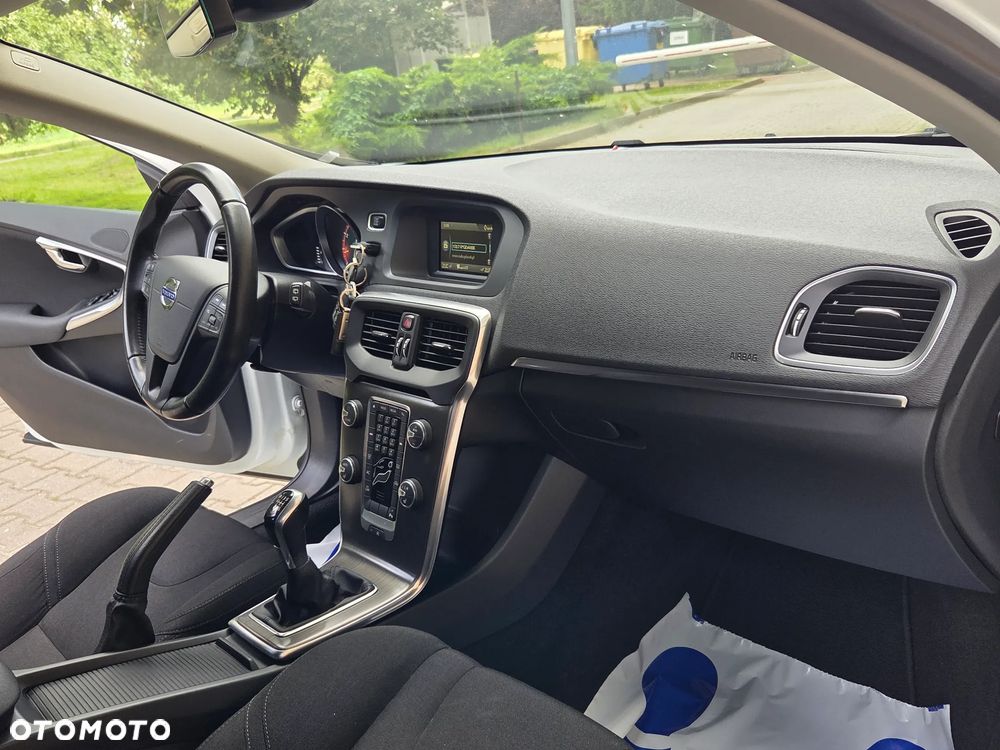 Volvo V40 T2 Momentum - 30