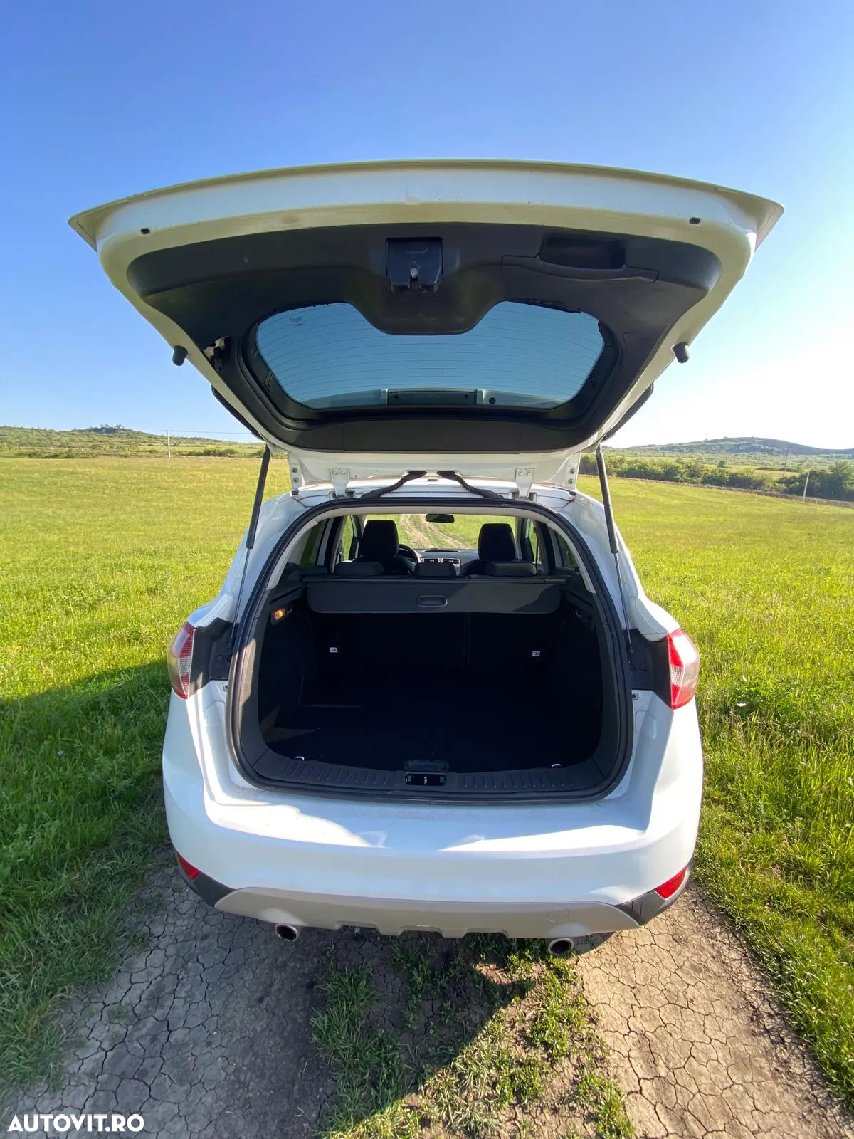 Ford Kuga 2.0 TDCi 2x4 Titanium - 6