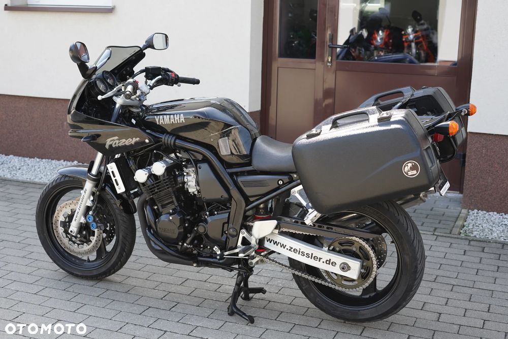 Yamaha FZS - 19