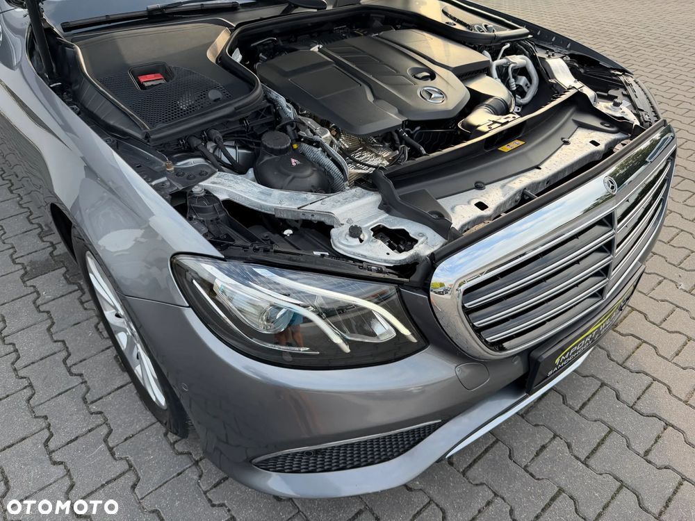 Mercedes-Benz Klasa E 220 d 4-Matic 9G-TRONIC - 25