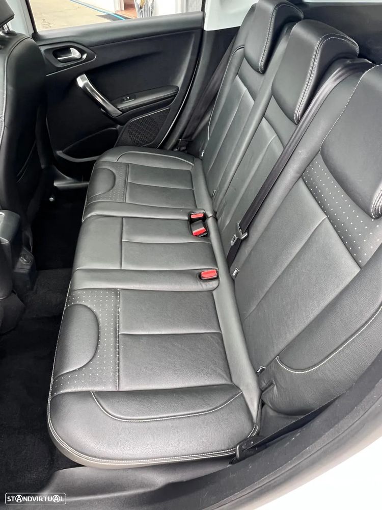 Peugeot 2008 1.2 PureTech Allure - 11