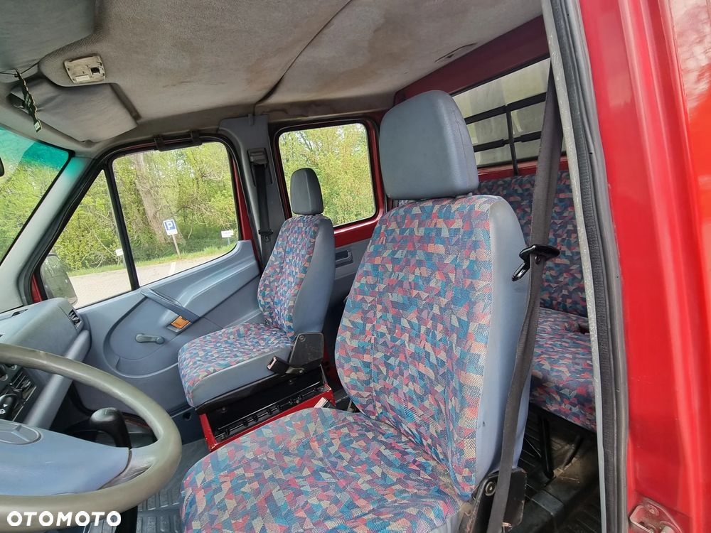Mercedes-Benz Sprinter - 12