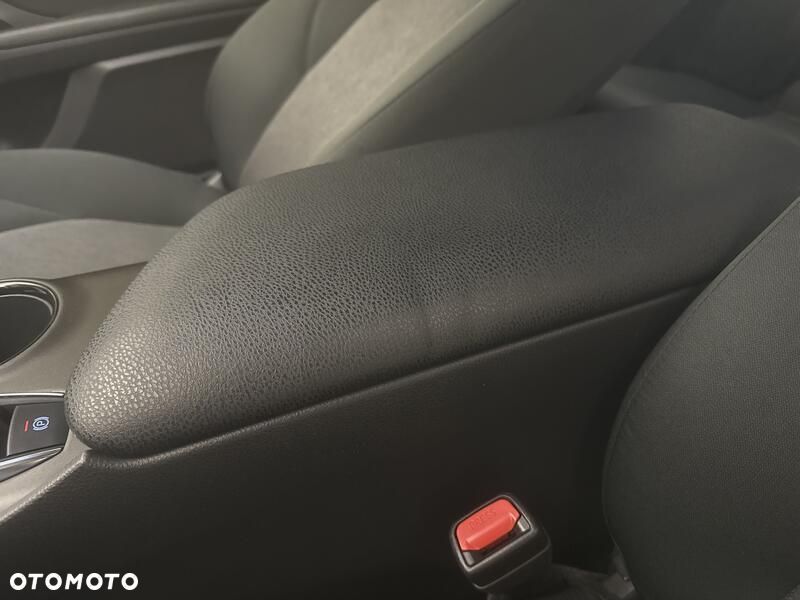 Toyota Camry 2.5 Hybrid Comfort CVT - 20