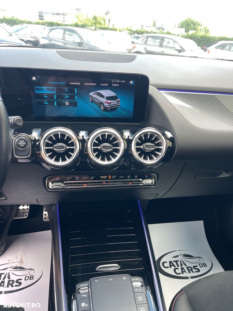 Mercedes-Benz GLA - 33