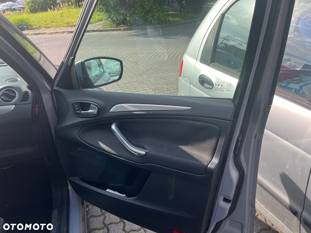 Ford S-Max - 13