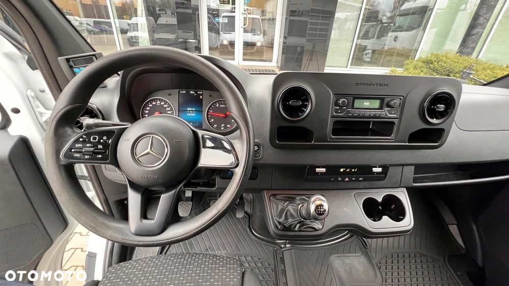 Mercedes-Benz Sprinter - 17