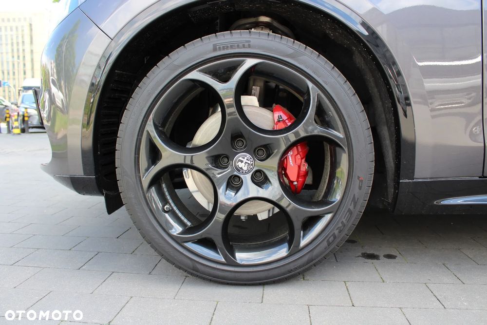 Alfa Romeo Stelvio 2.0 Turbo Veloce Q4 - 17