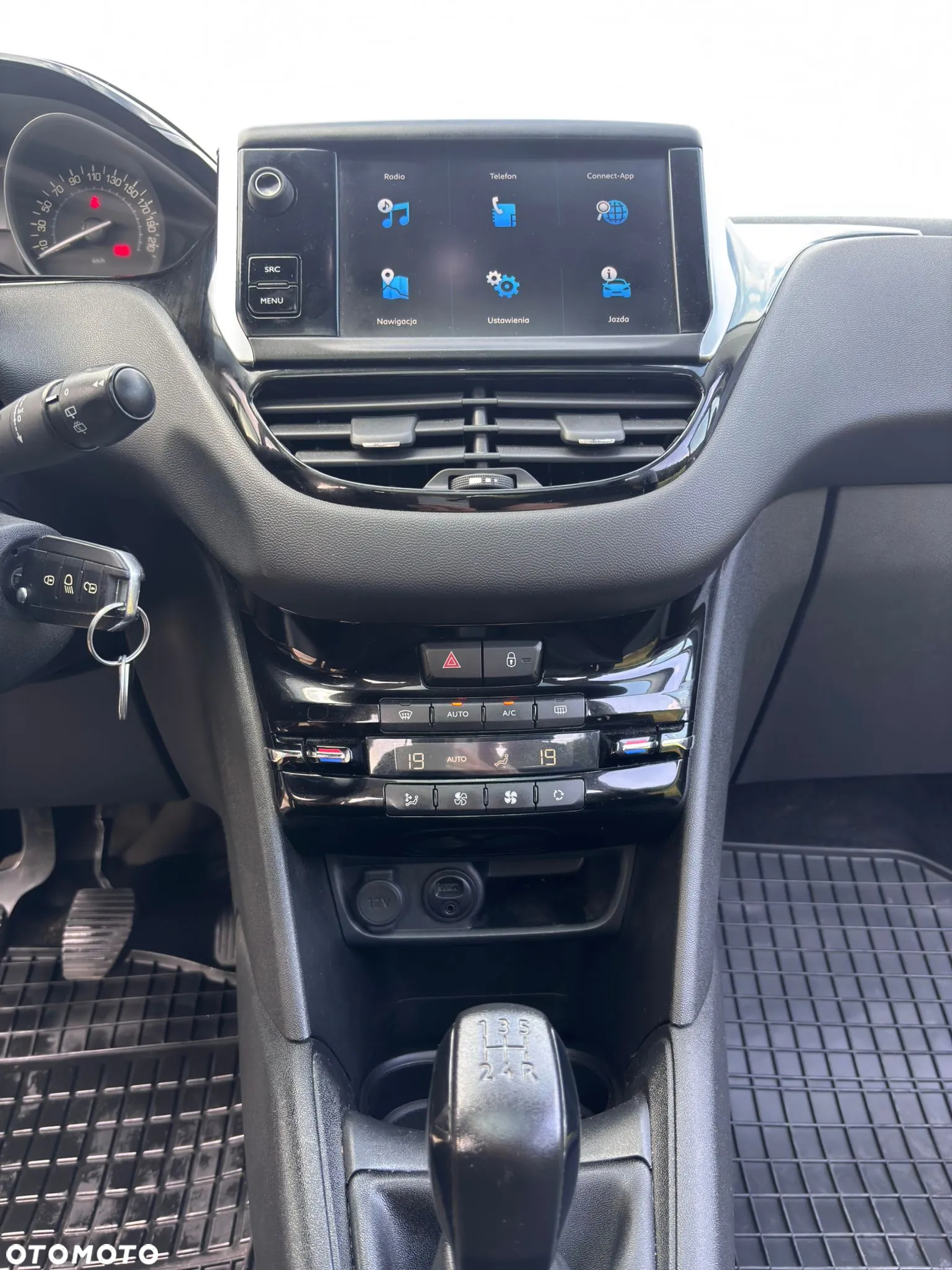 Peugeot 208 - 12