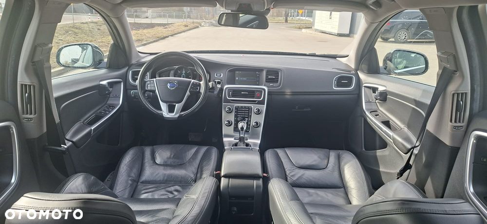 Volvo V60 D6 AWD Plug-in Hybrid Summum - 11