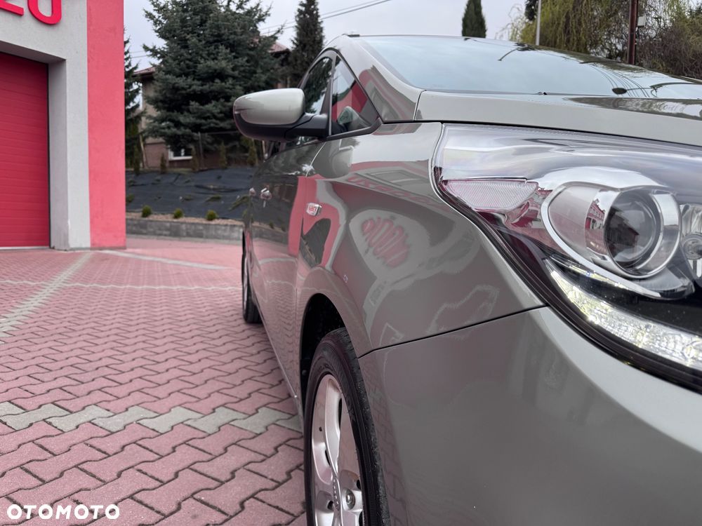 Kia Carens 1.6 GDI M - 12